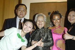 小s家庭背景,从豪门千金到综艺女王的家庭成长历程